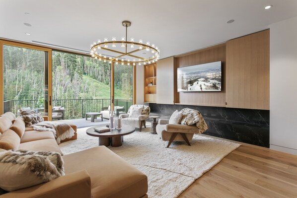 Condo, 3 Bedrooms | Living area