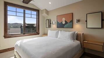 Condo, 3 habitaciones | 3 habitaciones y espacio para trabajar con laptop