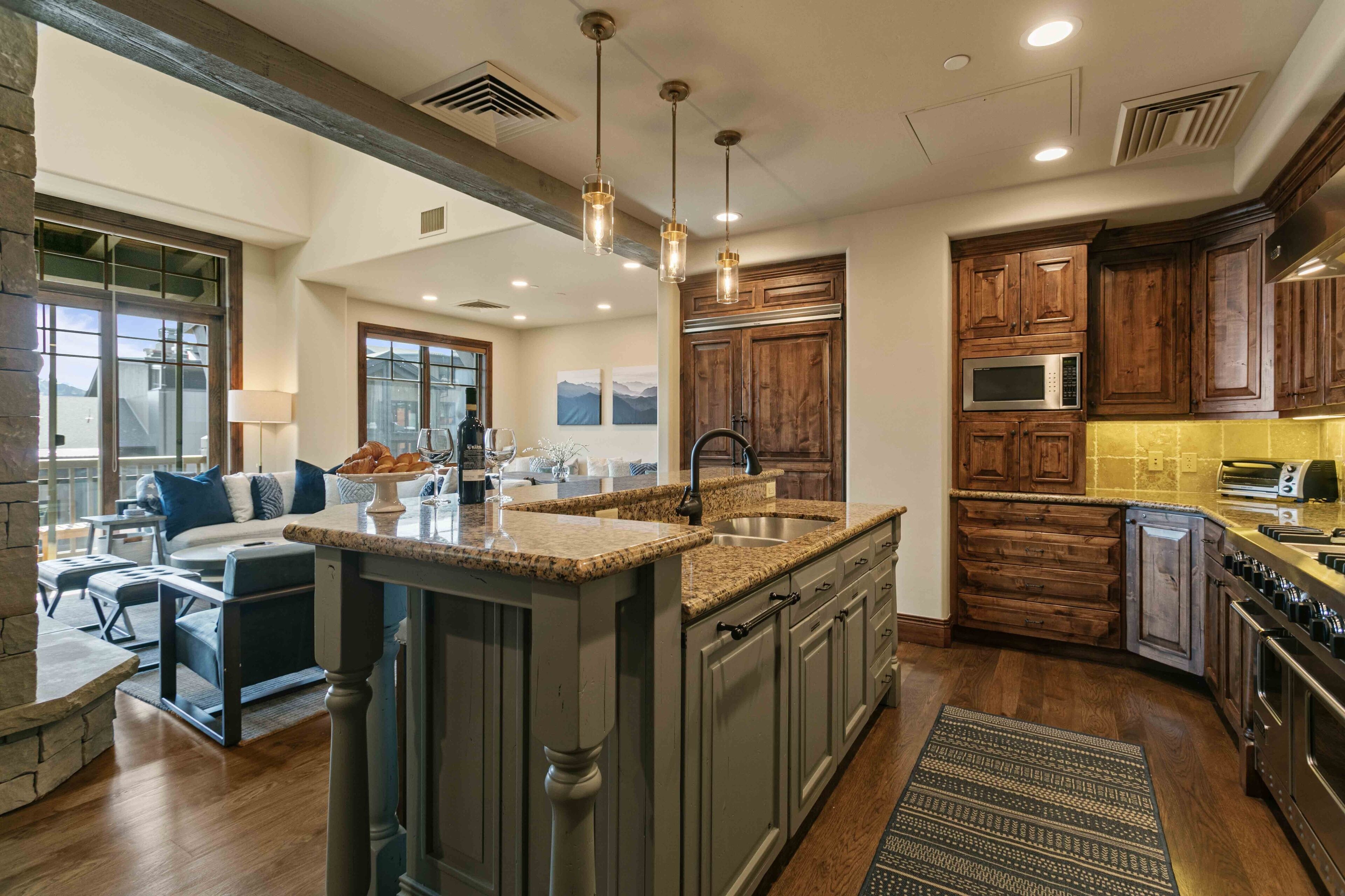 Condo, 3 Bedrooms | Private kitchen | Fridge, oven, coffee/tea maker, toaster