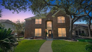 House, 4 Bedrooms | Exterior