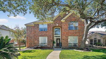 Nhà, 4 phòng ngủ | Ngoại thất