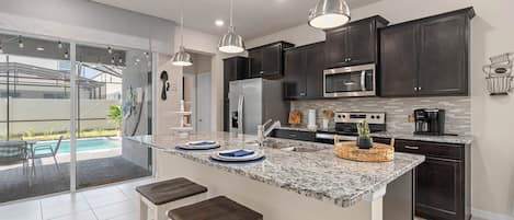 Maison, 5 chambres | Cuisine privée | Réfrigérateur, un four, cafetiÚre-théiÚre, grille-pain