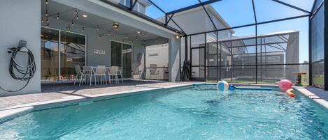 House, 5 Bedrooms | Pool