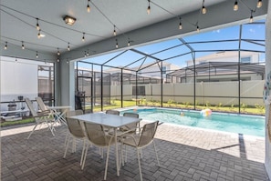 House, 5 Bedrooms | Pool