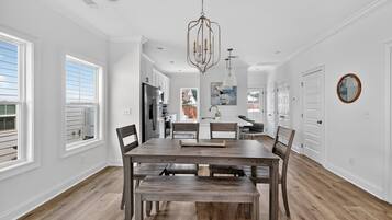 Condo, 2 Bedrooms | Dining