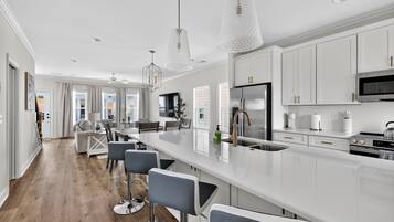 Condo, 2 Bedrooms | Private kitchen | Fridge, oven, coffee/tea maker, toaster