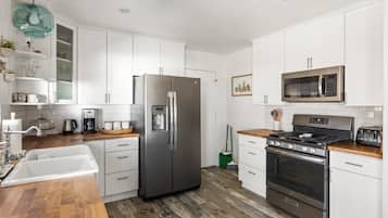 Ferienhaus, 3 Schlafzimmer | Eigene Küche | Kühlschrank, Ofen, Wasserkocher mit Kaffee-/Teezubehör, Toaster