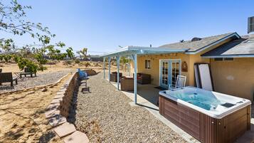 House, 3 Bedrooms | Terrace/patio