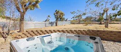 Casa, 3 habitaciones | Tina de hidromasaje al aire libre