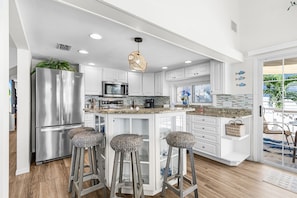 House, 3 Bedrooms | Private kitchen