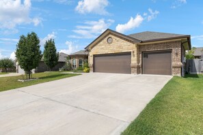Exterior - Harker Heights 7Bd, 12PPL, Perfect For Families, Contractors, Insurance (Harker Heights)