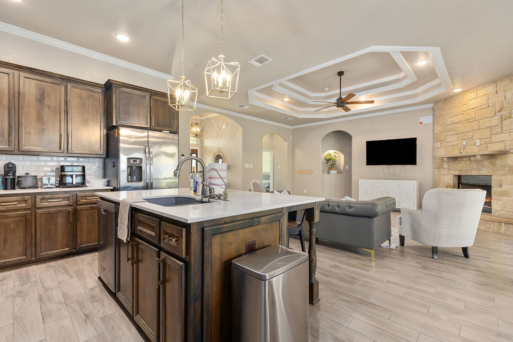 Frigorífico, microondas, horno y placa de cocina