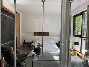 1 camera, Wi-Fi, lenzuola