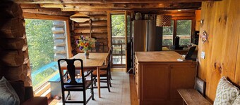 Mountain Log Home w/Amazing View! Foliage Awaiting
