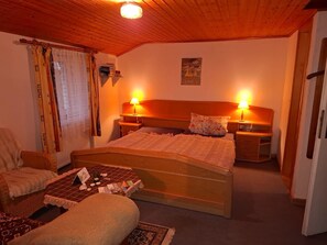 WiFi, bed sheets - Studio Apartment 'Fewo Pirat Familie Sauerwald' with Shared Garden and Wi-Fi (Pellworm)