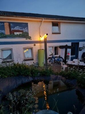 Pool - Studio Apartment 'Fewo Pirat Familie Sauerwald' with Shared Garden and Wi-Fi (Pellworm)