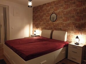 2 bedrooms, iron/ironing board, WiFi, bed sheets