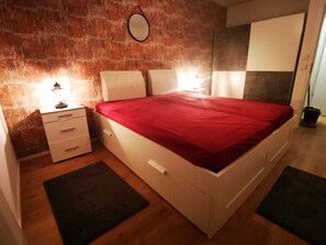 2 bedrooms, iron/ironing board, WiFi, bed sheets