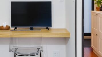 Bureau, espace de travail pour ordinateur portable, rideaux occultants