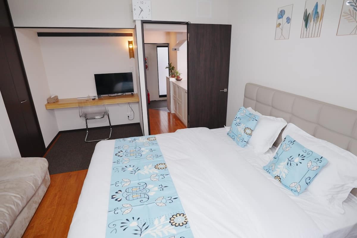 Double Room, 1 King Bed, Balcony, City View | Desk, laptop workspace, blackout drapes, iron/ironing board