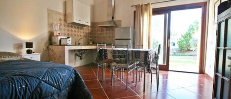1 bedroom, desk, free WiFi, bed sheets