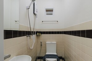 Standard Room | Bathroom | Hair dryer, towels, soap, shampoo - Kavana Kata Residence (Karon)