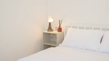 Standard-huone | Työpöytä, pimennysverhot, silitysrauta/-lauta, ilmainen Wi-Fi