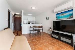 TV - Adlin`s Beachfront Condo with amazing views (Stella)