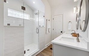 Hair dryer, towels - High End Home near Beach + Bikes & Fenced Backyard (Santa Rosa Beach)