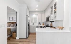 Refrigerador, microondas, horno y lavavajillas 