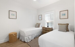 4 bedrooms, iron/ironing board, WiFi, bed sheets
