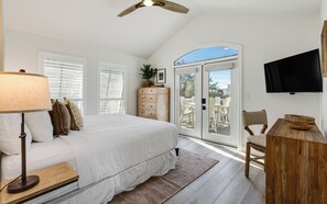 4 bedrooms, iron/ironing board, WiFi, bed sheets - New Listing, Short Walk To The Beach, Seagrove Beach (Santa Rosa Beach)