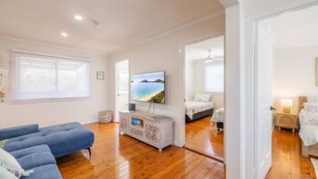 4 bedrooms, iron/ironing board, travel crib, free WiFi