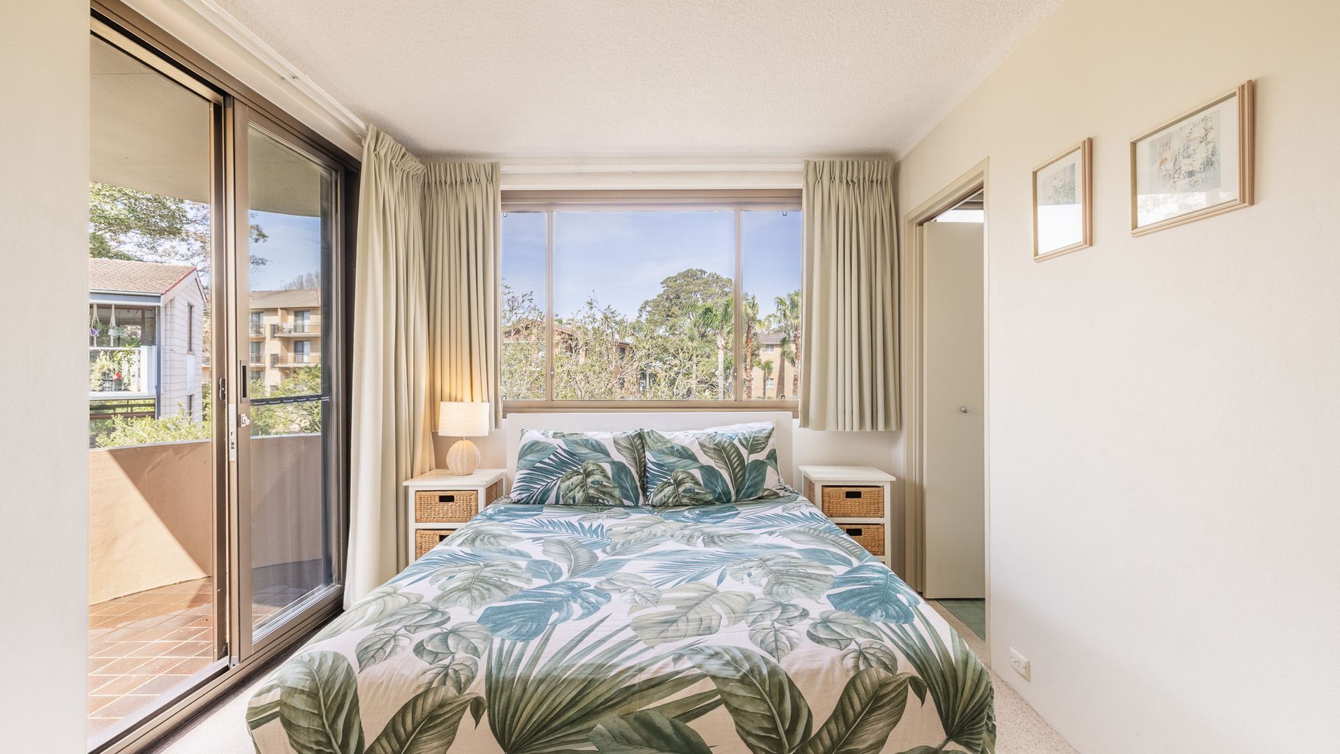 2 عدّة غرف نوم ومكواة/لوح كي