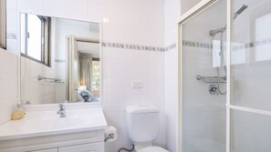 Shower - Columbia 4, 12 Columbia Cl - water views and fantastic location (Nelson Bay)