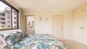 2 bedrooms, iron/ironing board