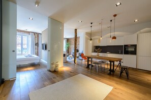 1 室のベッドルーム、アイロン / アイロン台、WiFi (無料)、ベッドシーツ