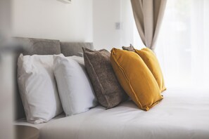 3 bedrooms, internet, bed sheets