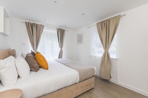 3 bedrooms, internet, bed sheets