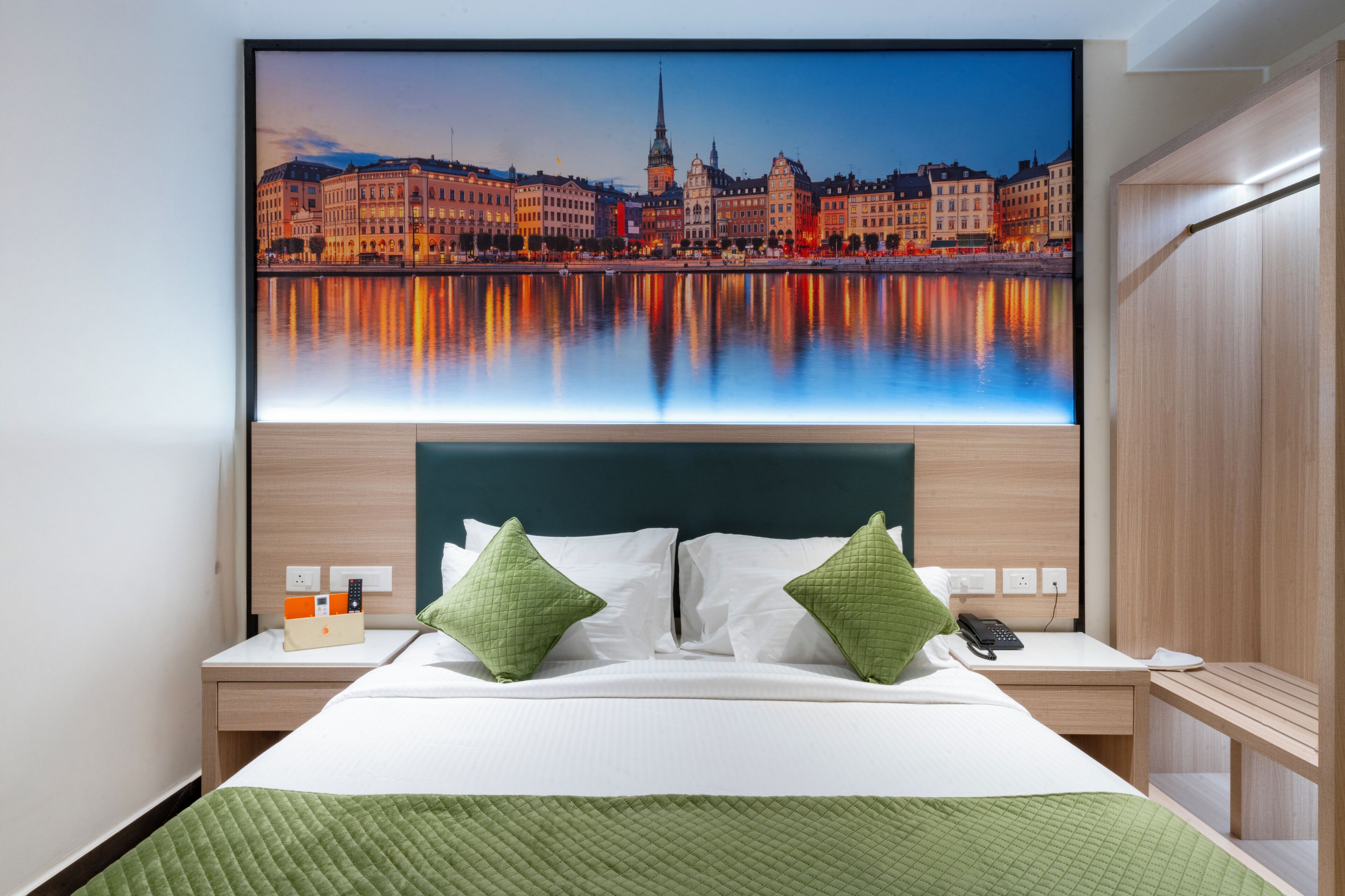 Superior Double Room | In-room safe, desk, laptop workspace, blackout drapes