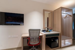 Superior Double Room | In-room safe, desk, laptop workspace, blackout drapes