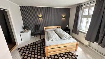 3 bedrooms, bed sheets