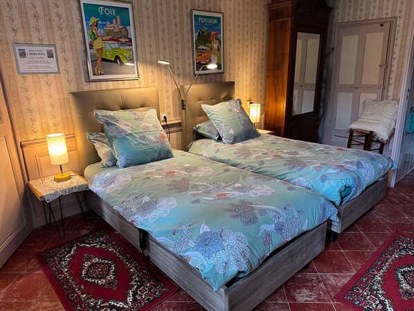 2 habitaciones, tabla de planchar con plancha, wifi y ropa de cama 