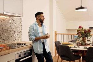 Fridge, microwave, stovetop, dishwasher