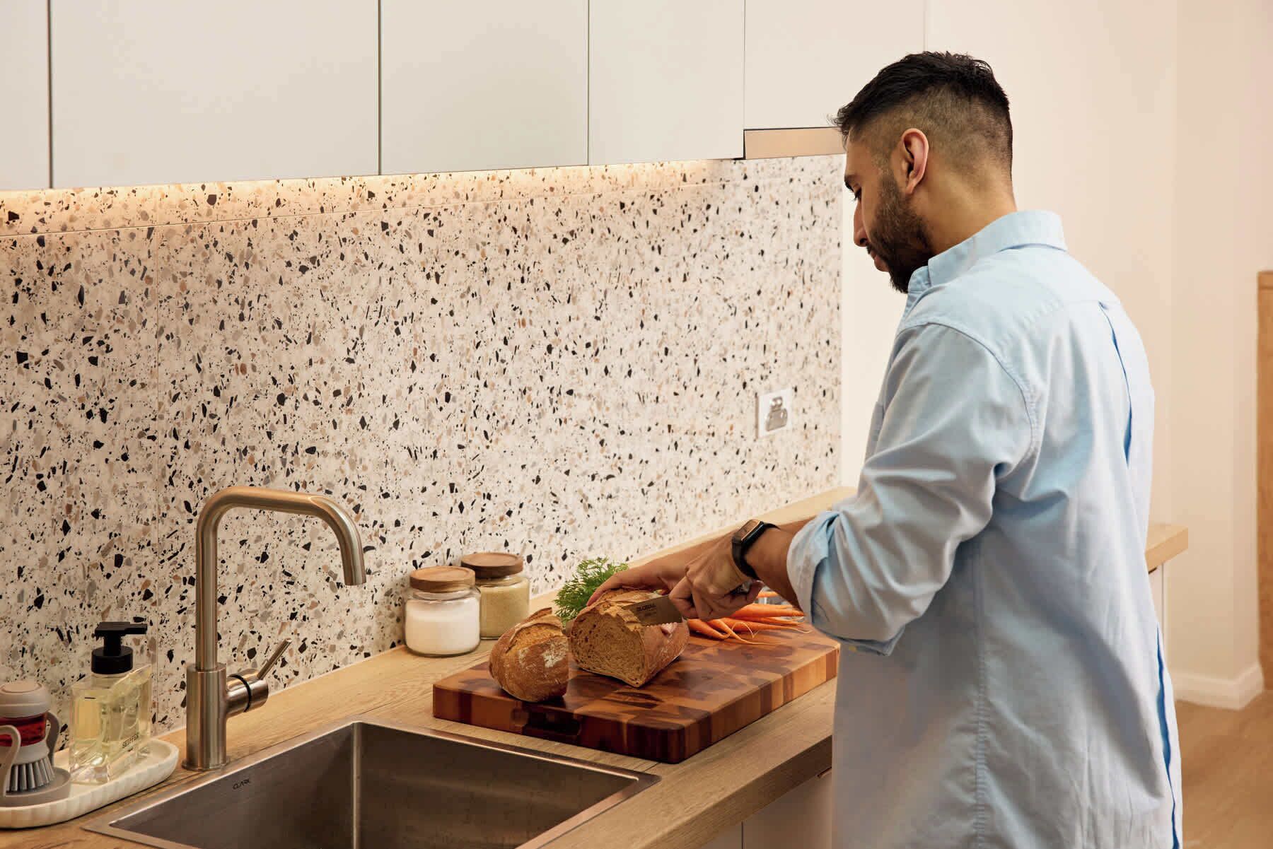 Réfrigérateur, micro-ondes, plaque de cuisson, lave-vaisselle