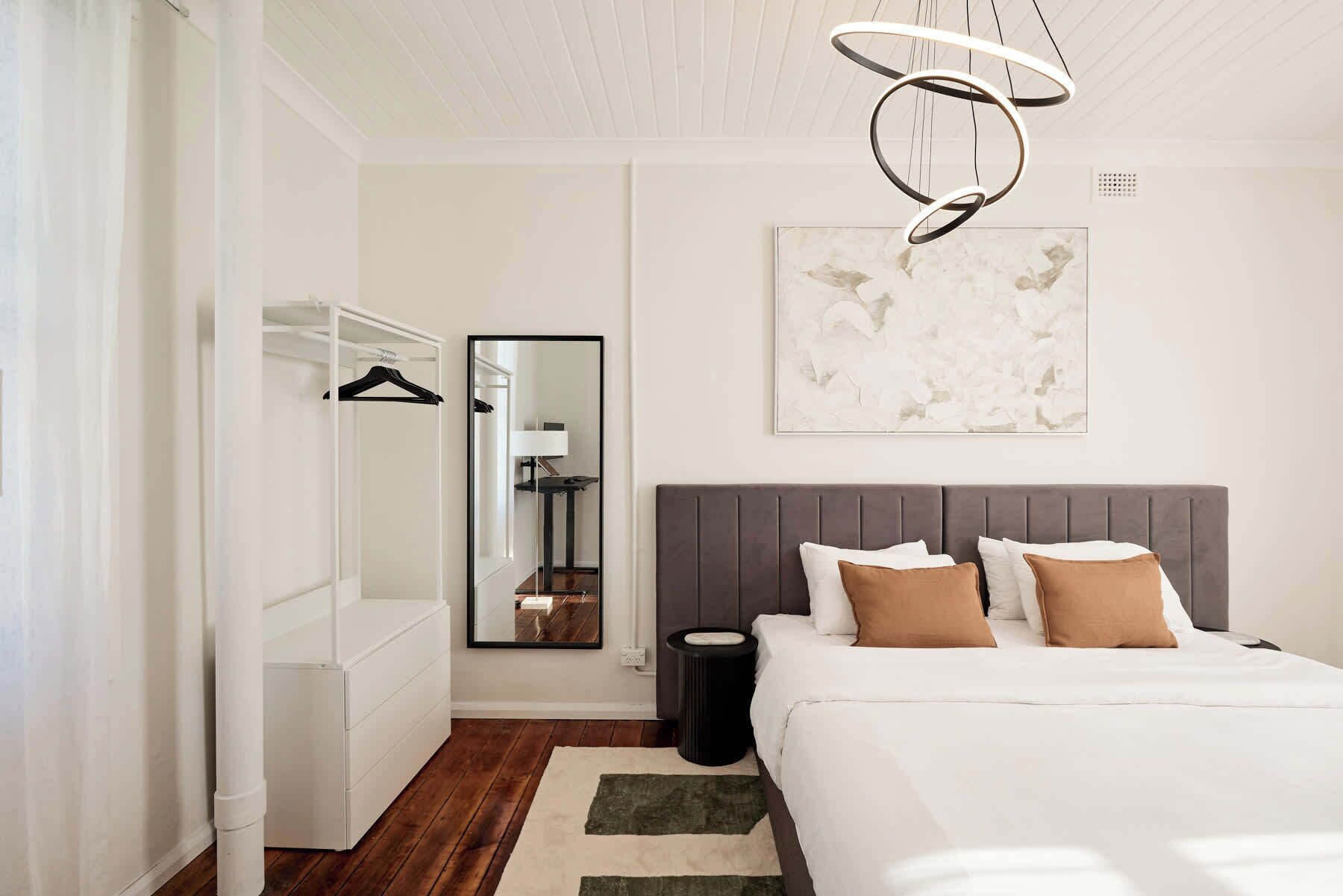 4 bedrooms, desk, iron/ironing board, WiFi