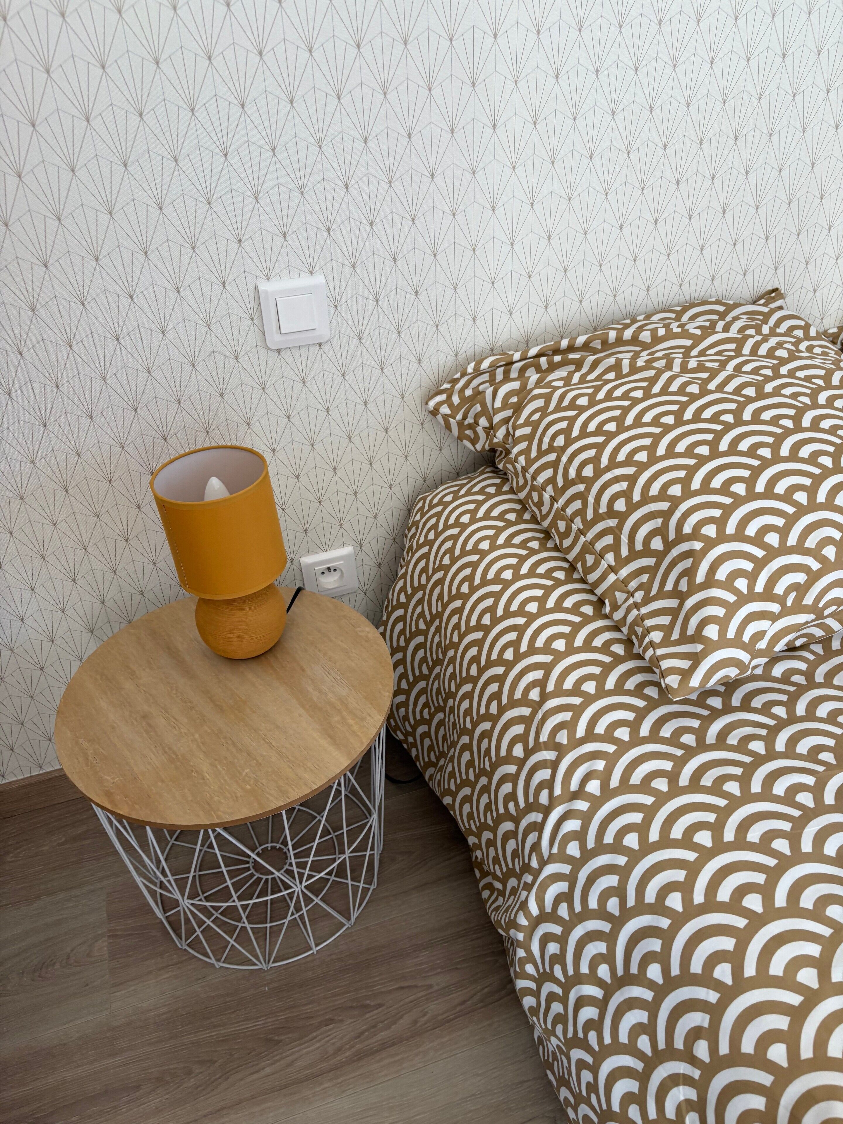 2 slaapkamers, een bureau, een strijkplank/strijkijzer, wifi