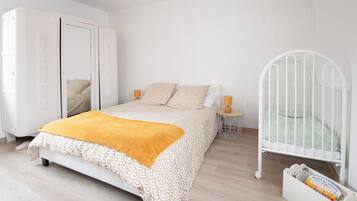 2 soveværelser, skrivebord, strygejern/strygebræt, Wi-Fi