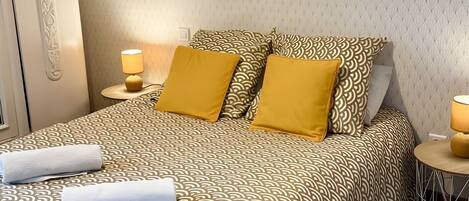 2 bedrooms, iron/ironing board, WiFi