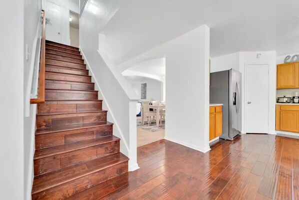 Interior - 5 bedrooms Luxury House. Sleeps 16 people (Houston)